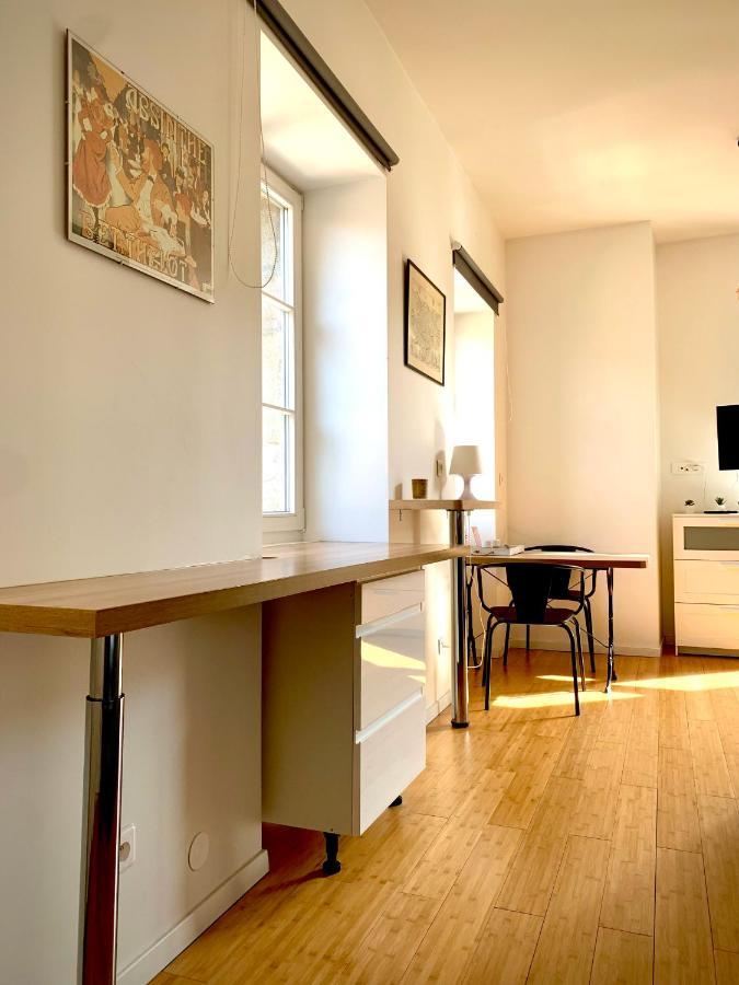 Les Fabuleux Appartements Du Coeur De Ville - Place Victor Hugo Besançon Dış mekan fotoğraf